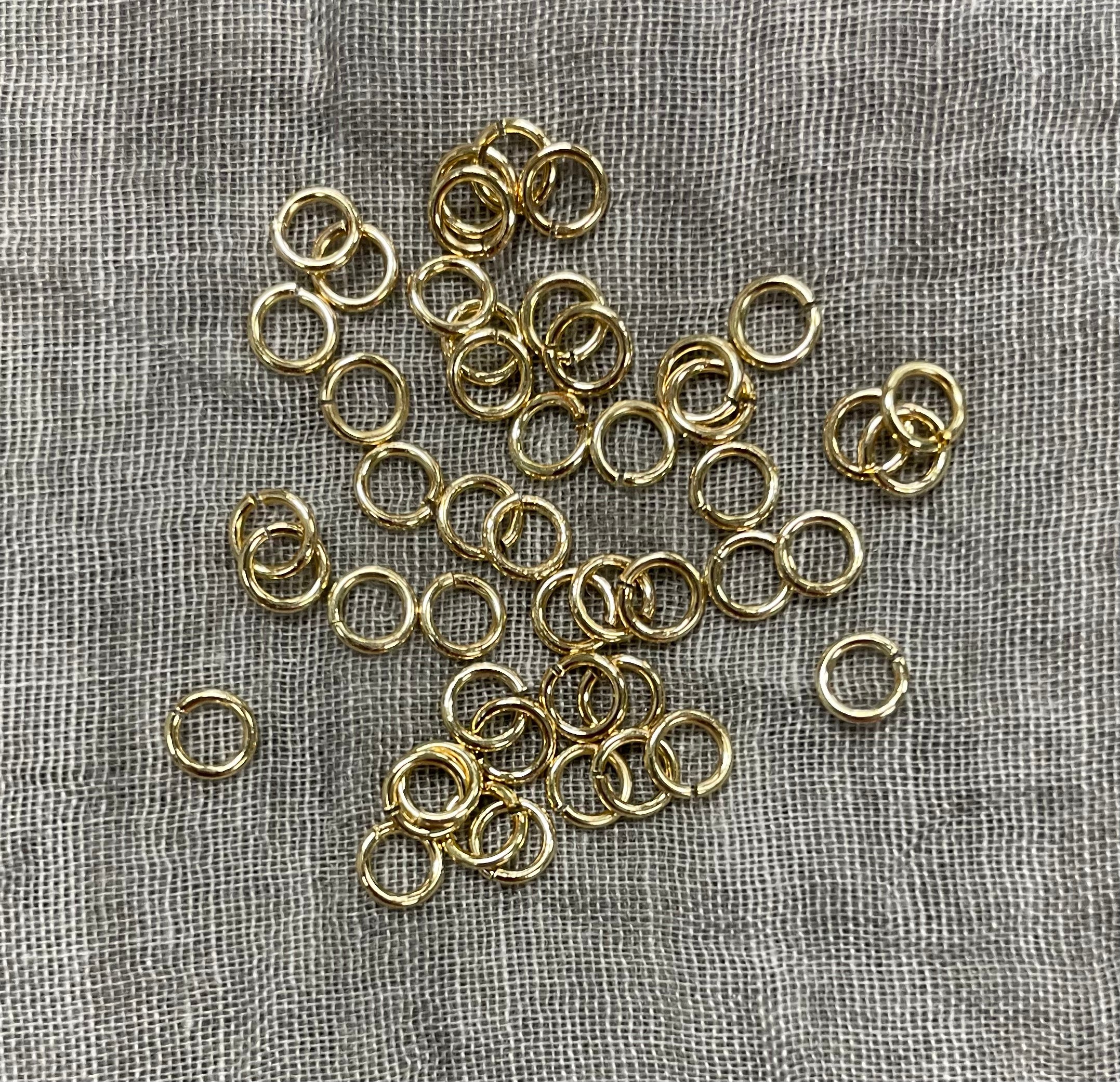 Jump Ring: Open, 6mm 18 Gauge, Shiny Gold, 50 pieces