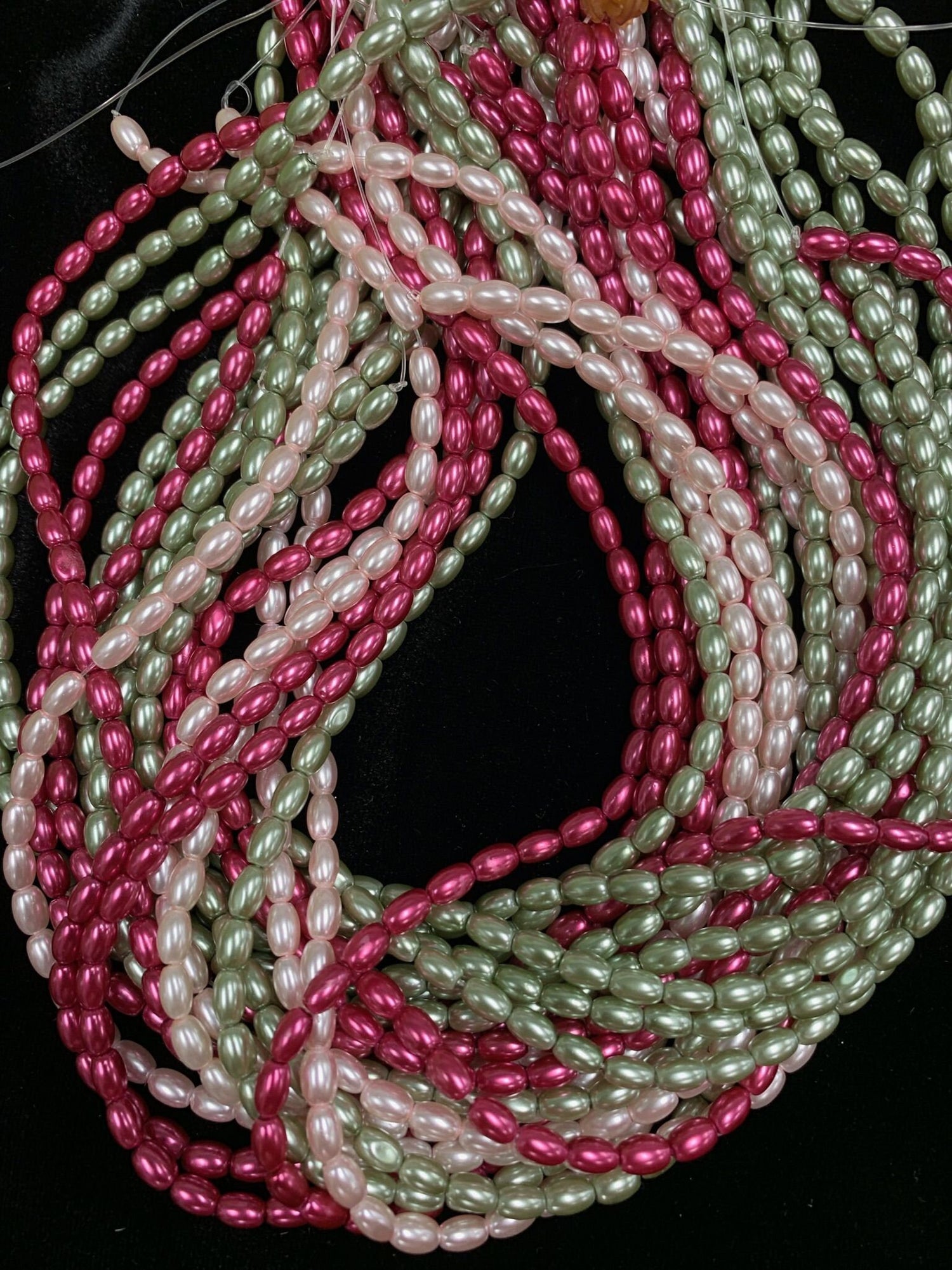 Glass Rice Pearl 6x4mm 3-strands "Rose Garden"