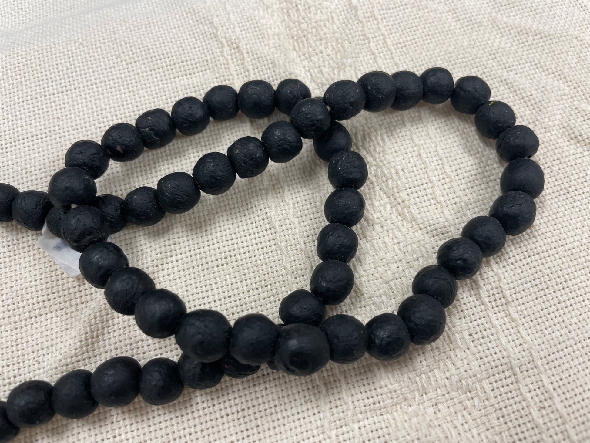 Small Glass Beads from Ghana in Black – beadsandbrushstrokes