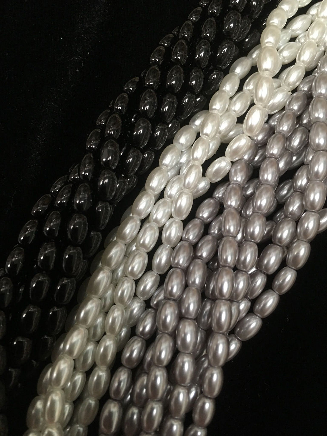 Glass Rice Pearl 6x4mm 3-strands &quot;Black &amp; White&quot;