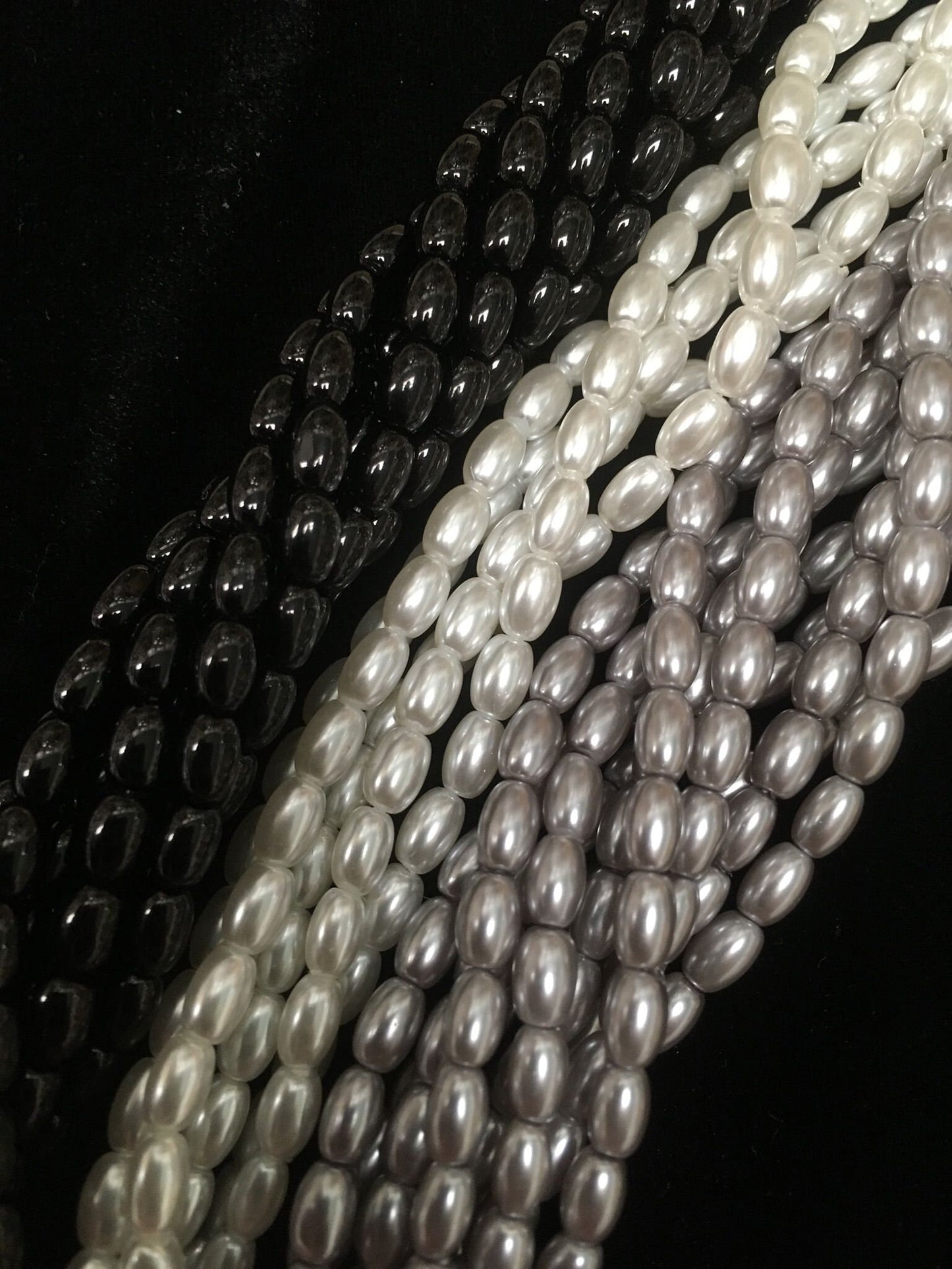 Glass Rice Pearl 6x4mm 3-strands "Black & White"