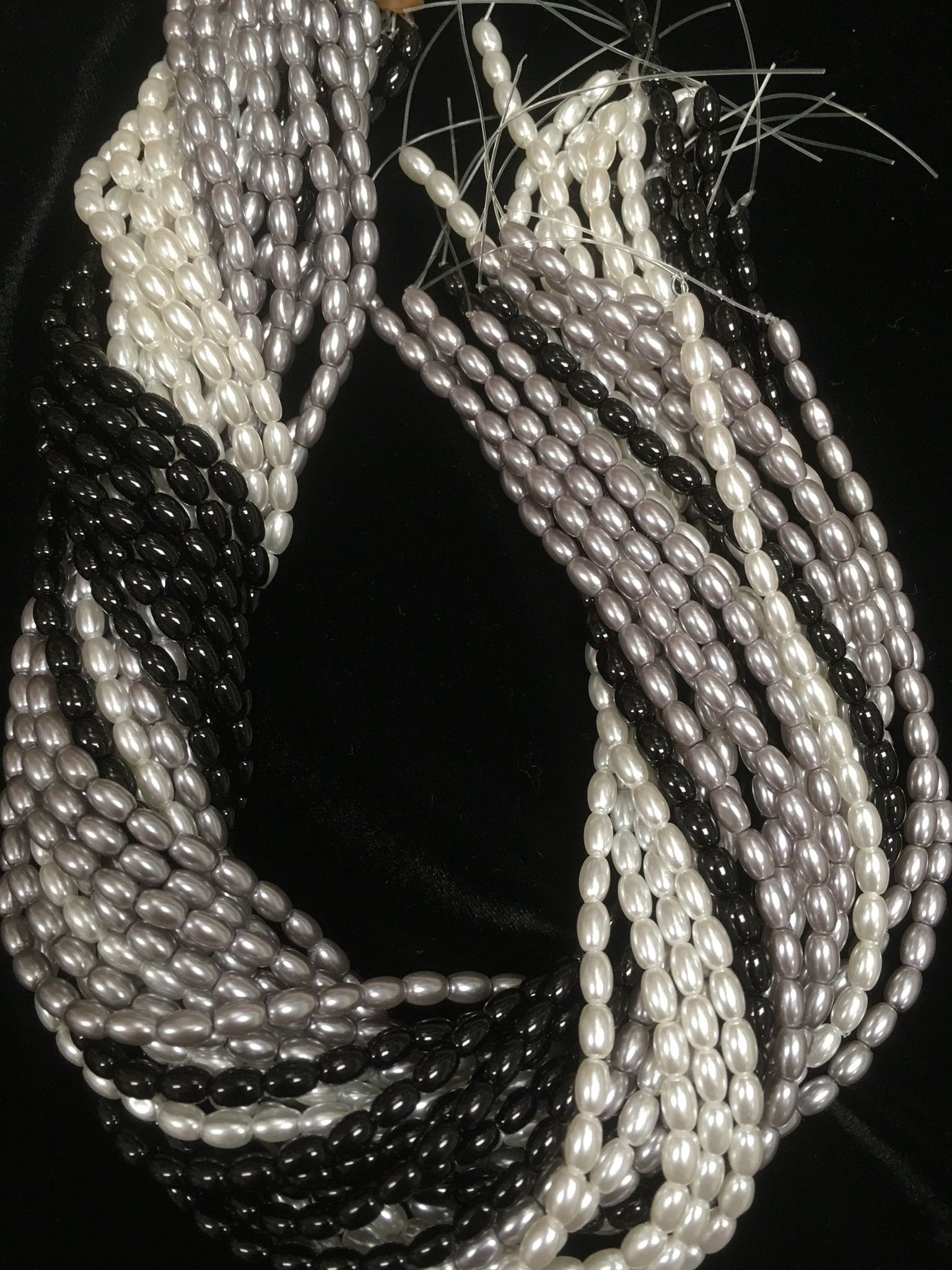 Glass Rice Pearl 6x4mm 3-strands "Black & White"